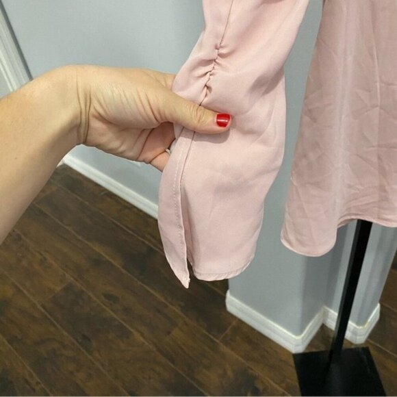 De La Vali Dress Size 8 Satin Blush Pink Long Sleeve Open Back Mini - Picture 4 of 12